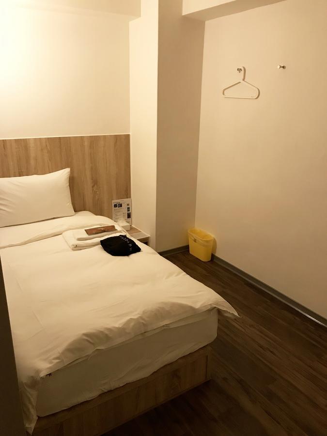 Single Inn-Kaohsiung Station Eksteriør bilde