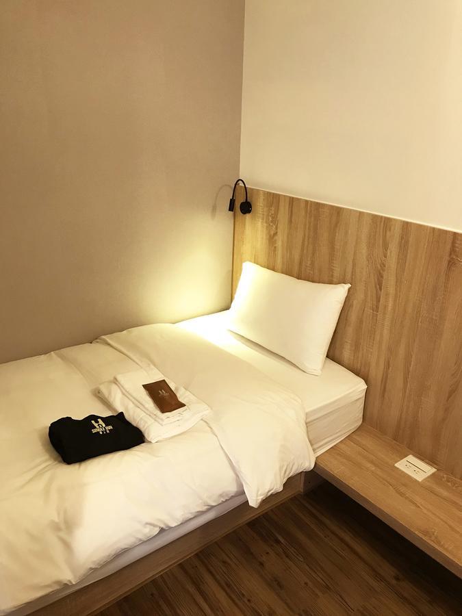 Single Inn-Kaohsiung Station Eksteriør bilde